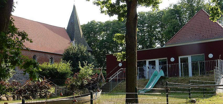 Gemeinde Mustin Maria-Magdalenen-Kirche und Evangelische Kindertagesstätte „Spatzennest“