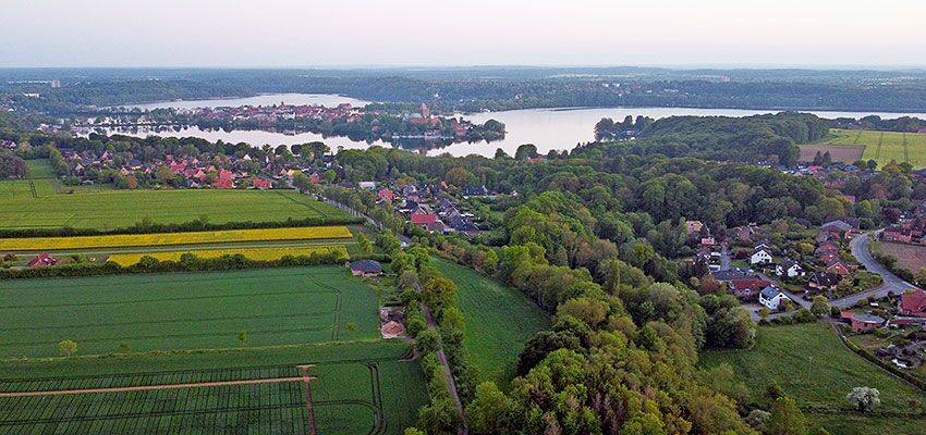 Die Gemeinde Bäk - Blick auf Ratzeburg mit Seen - Bildquelle: M. Baeck, Bäk